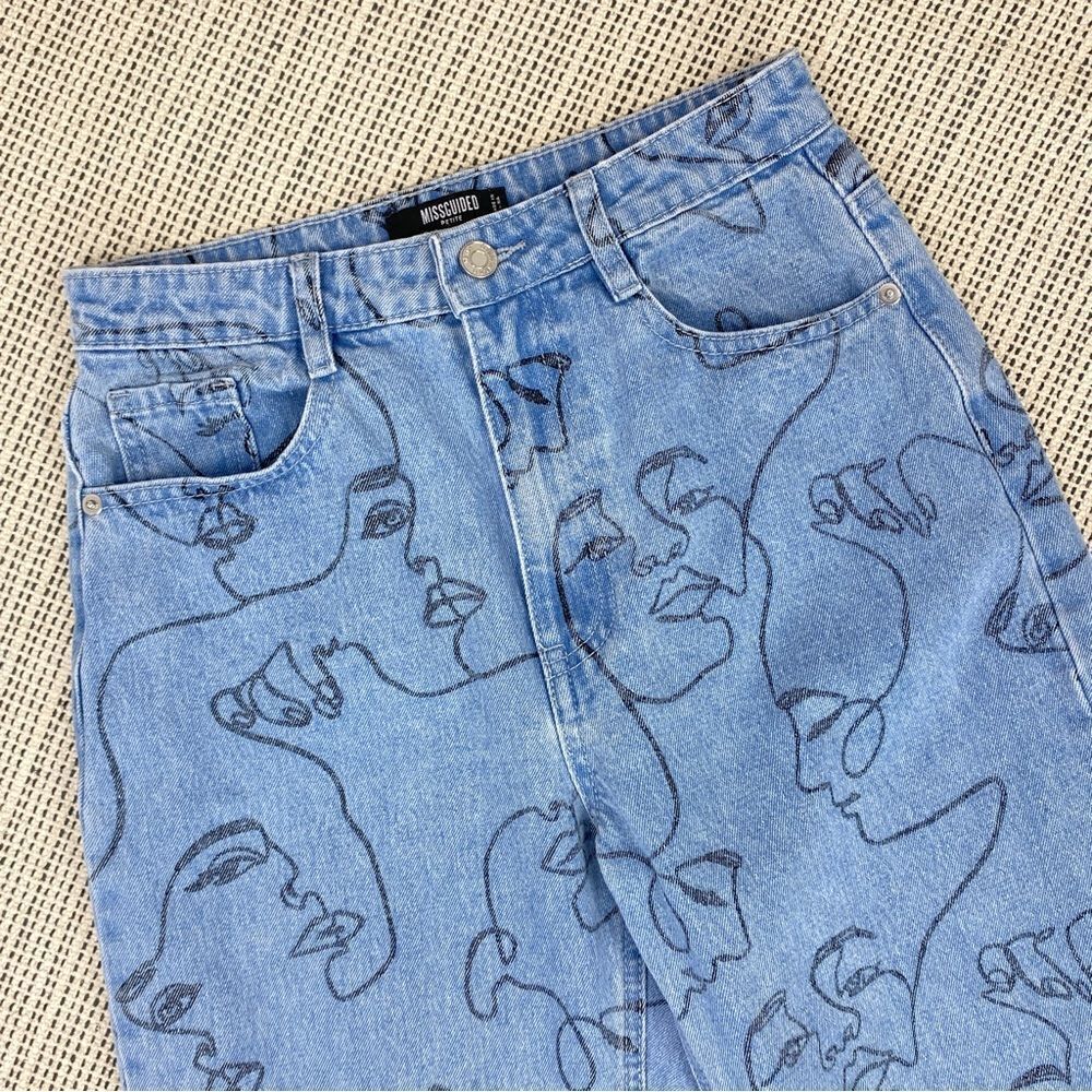 Missguided Faces Line Art Print High Rise Tapered Mom Jeans Blue 4P Petite - Picture 7 of 13